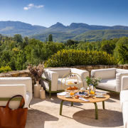 © Hôtel - Restaurant - Spa Château les Oliviers de Salettes - <em>Château Les Oliviers de Salettes</em>