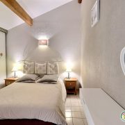 © Le chêne - Feriendorf Le Serre de Pierre - <em>Gîtes de France</em>