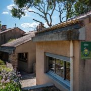 © Le chêne - Feriendorf Le Serre de Pierre - <em>Gîtes de France</em>