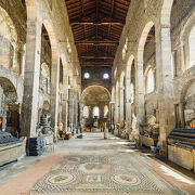 © Archäologisches Museum – Kirche Saint-Pierre - <em>andyparant.com</em>